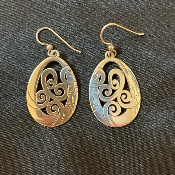 Brighton Silver Swirl Oval Pendant Necklace with Matching Earrings - Picture 3 of 9